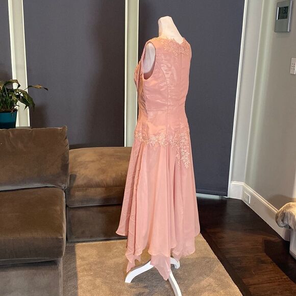 Women’s Pink Chiffon Dress Floral Detail ZipUpBack Matching Jacket Size 24W/26W - Picture 9 of 14